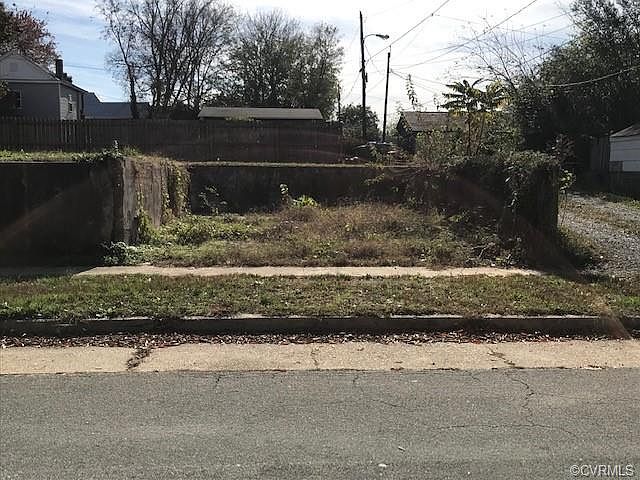 2nd image of 309 W Hooper St
