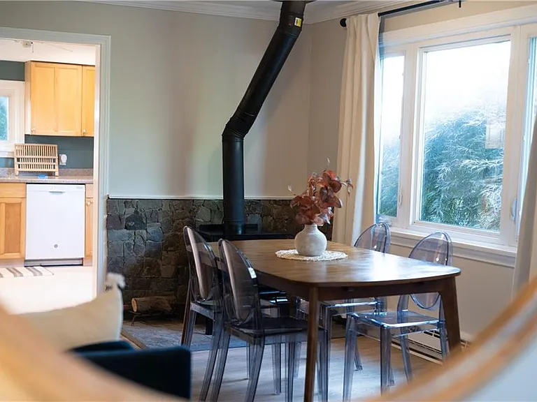 534 Aquidneck Ave #A — Photo 11