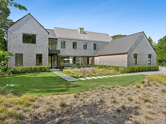 3rd image of 14 East Dr