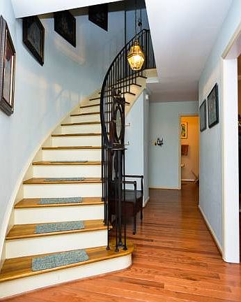 Foyer, curved staircase