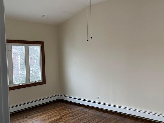 2nd image of 149 Oxford Pl