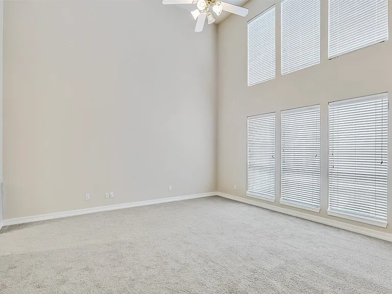1007 W Bluff St — Photo 16