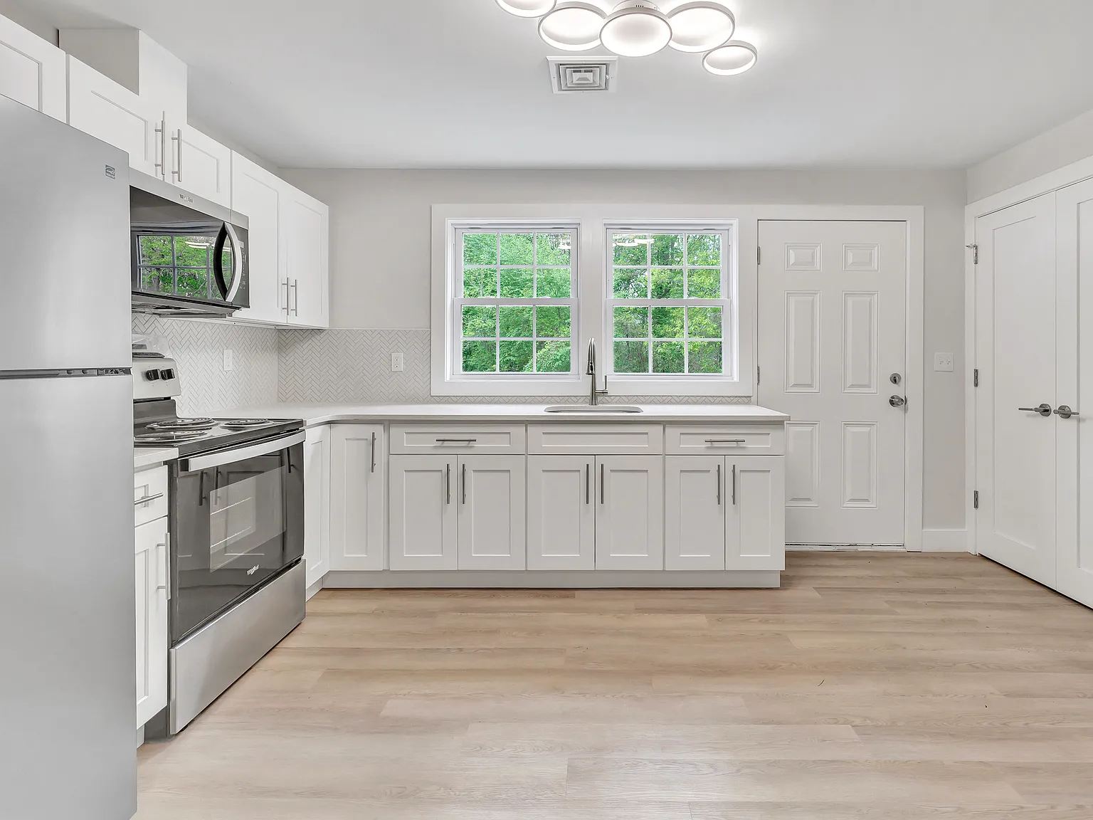 2 bed, $1,800 — Photo 3
