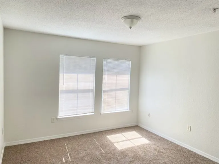 18001 Richmond Place Dr #836 — Photo 6