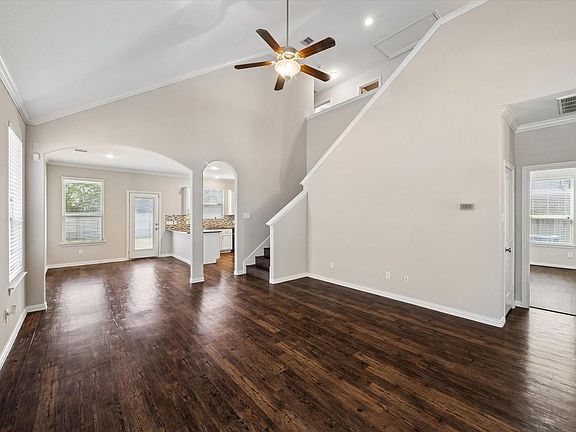 5th image of 660 Oak Circle Dr E