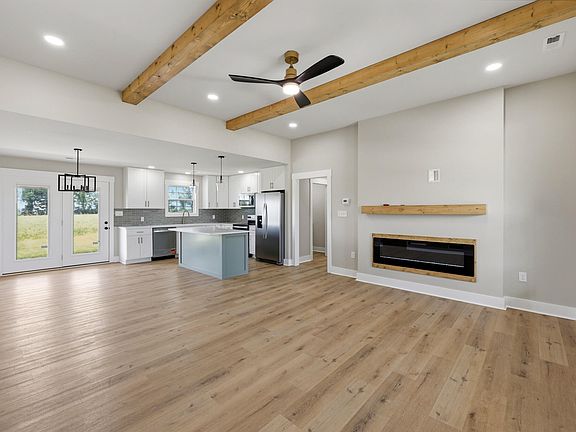 5th image of 327 Mohegan Trl