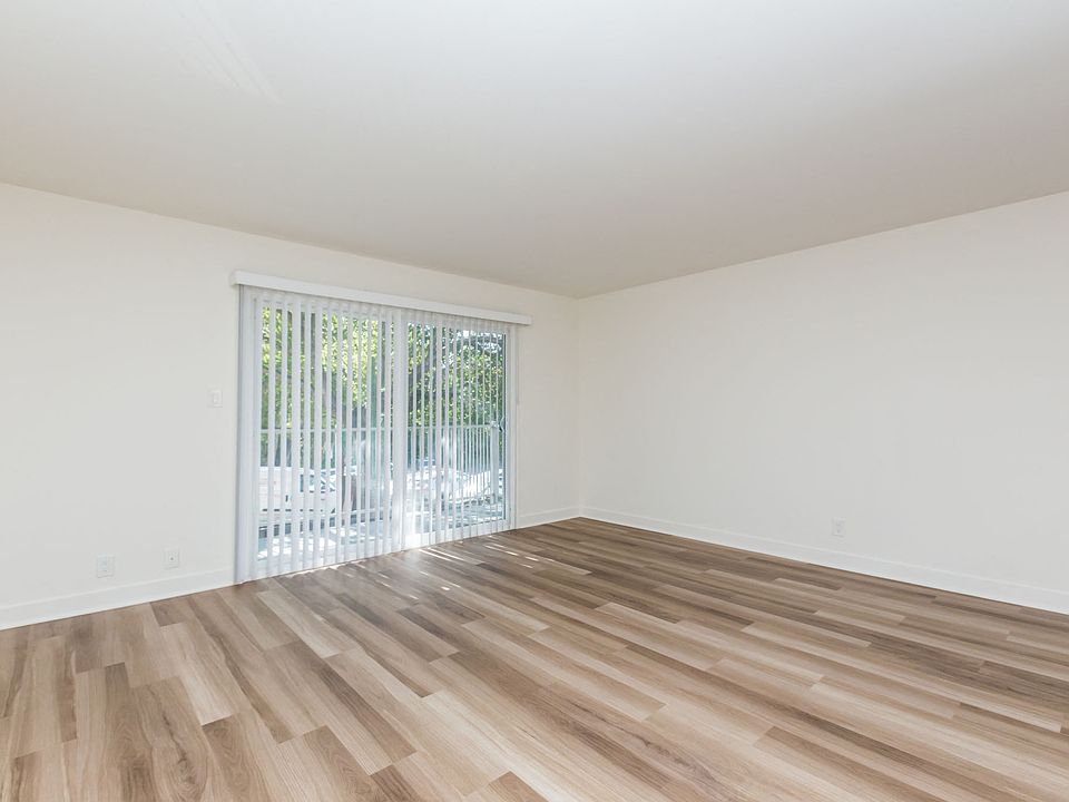 1st image of 472 Jean St APT 8
