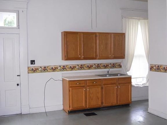 4th image of 1001 Cliff St