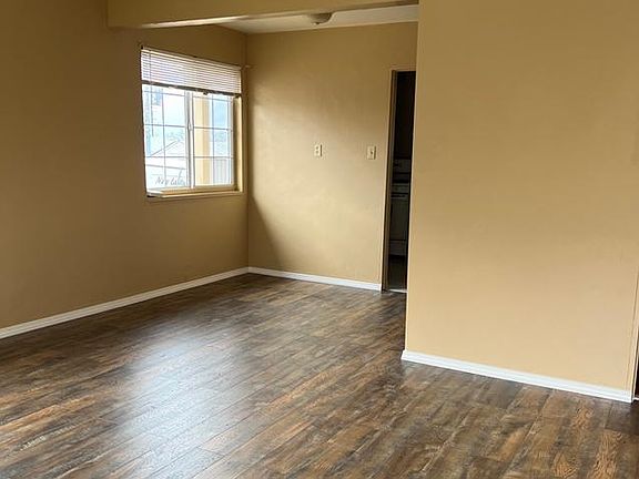 5th image of 2052 Burton St