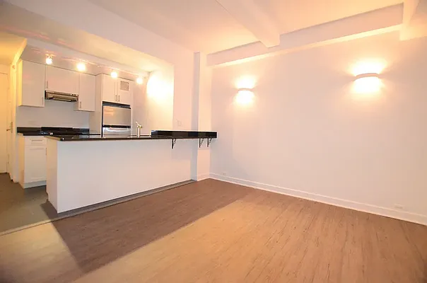 Rented by Manhattan Realty Group | media 4