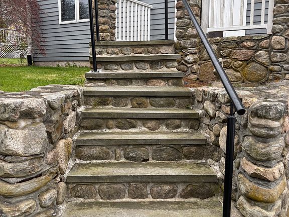 2nd image of 16 Robertson Rd