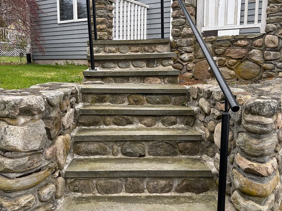 16 Robertson Rd
