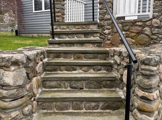 16 Robertson Rd, Narragansett, RI 02882