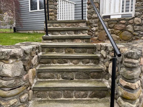 16 Robertson Rd, Narragansett, RI 02882