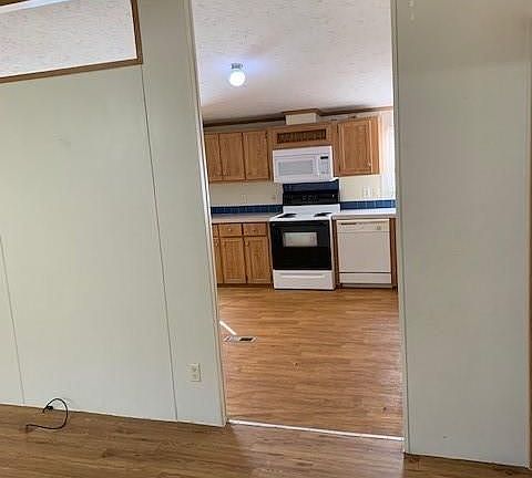 5th image of 33205 Wedgewood Dr
