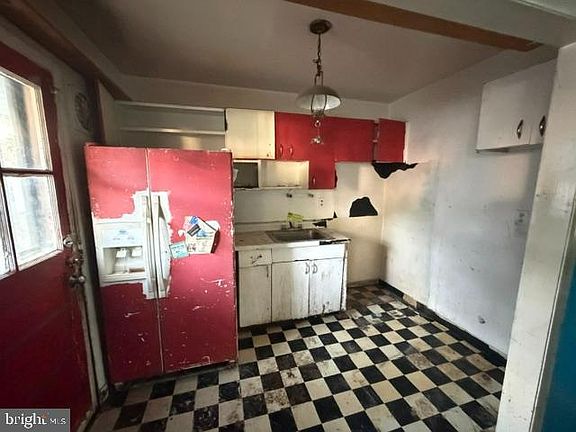 5th image of 7840 Daniels Ave