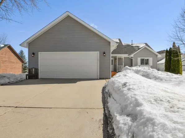 1202 Shoreline Dr, Howard Lake, MN 55349