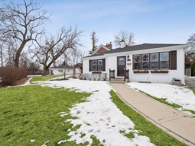 689 E Illinois Rd, Lake Forest, IL, 60045