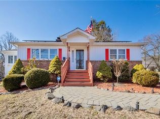 11 Bird Hill Rd, Tomkins Cove, NY