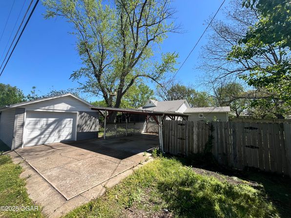 716 Campbell St, Webb City, MO 64870