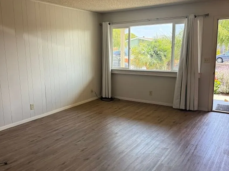 583 Bridge St — Photo 11