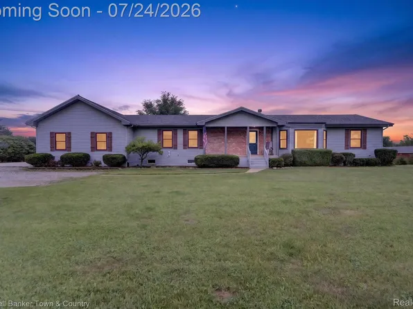 8175 Farley Rd, Pinckney, MI 48169