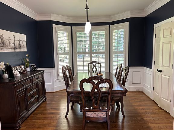 Formal dinning room