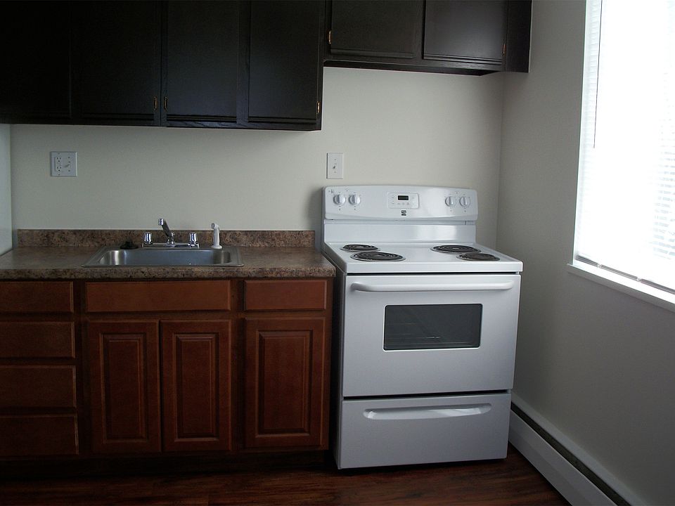 Brand new modern cabinets and appliances.Kitchen has new har