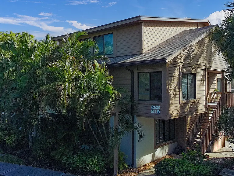 218 NE Edgewater Dr — Photo 19