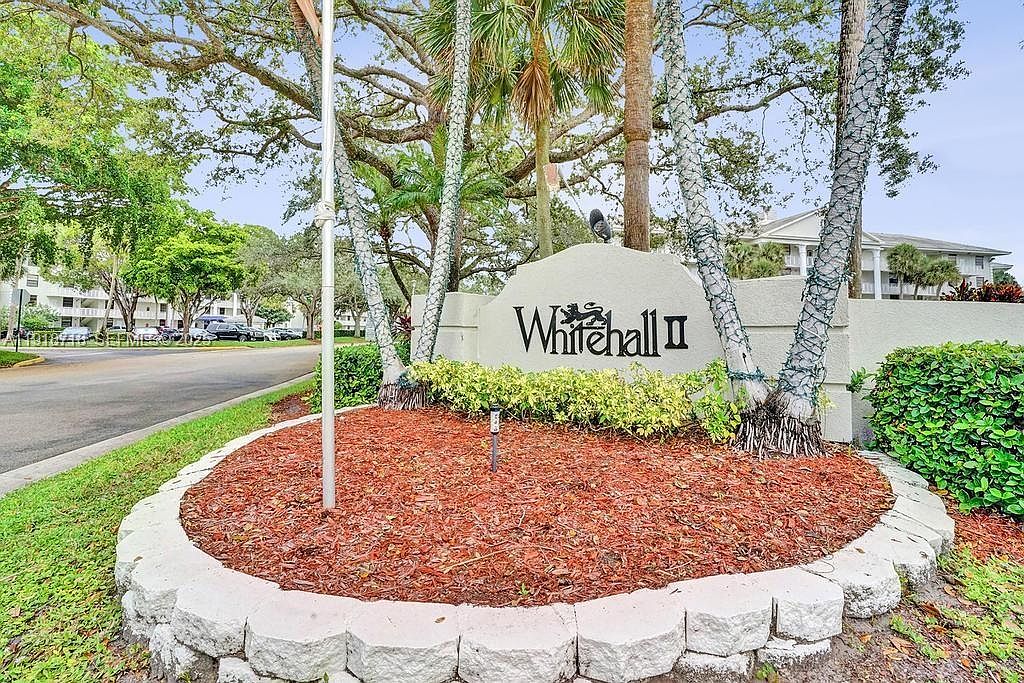 1715 Whitehall Dr APT 305