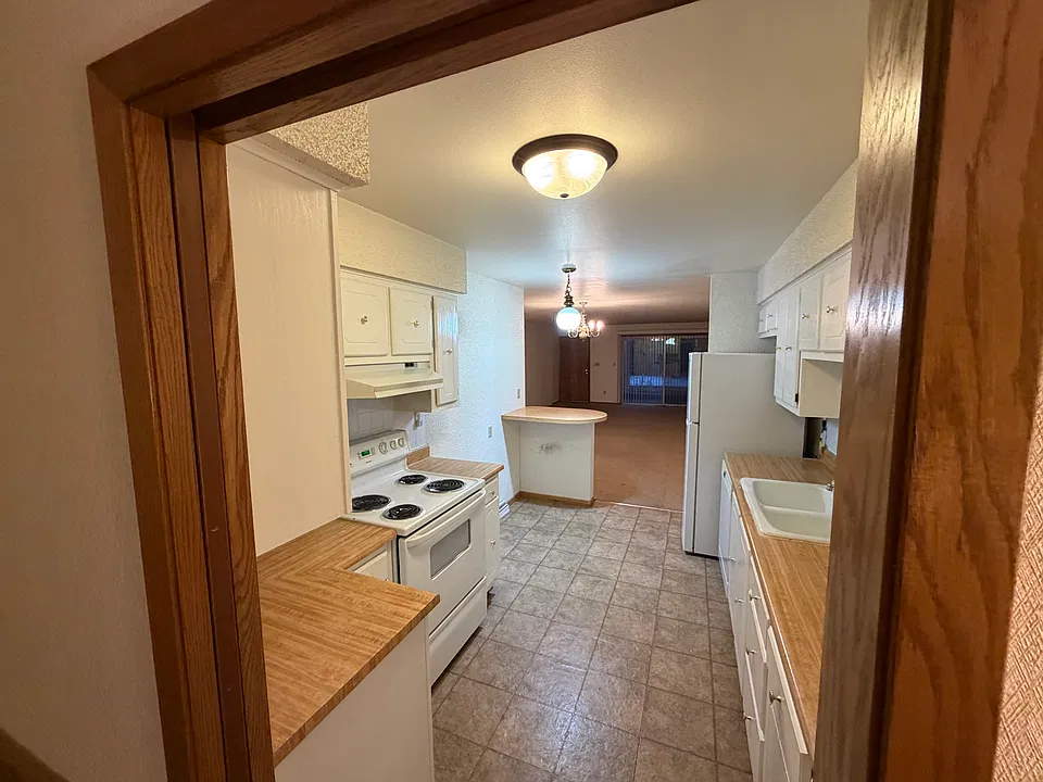 9508 W North Ave