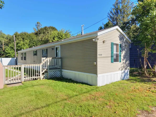 23374 Elm Ave, Dollar Bay, MI 49922