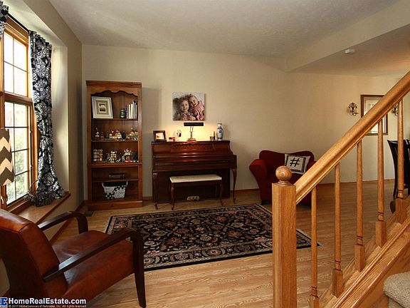 3rd image of 5531 S 74th St