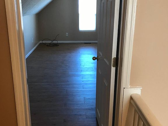 5th image of 109 Manhattan St