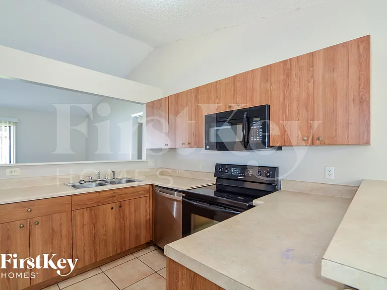 122 Barrington Dr — Photo 6