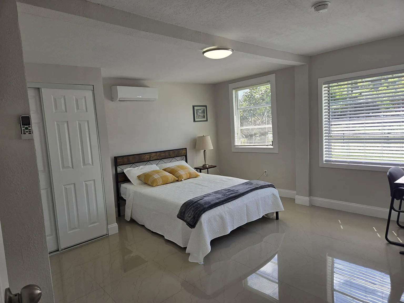 4 bed, 2.0 bath, 1200 sqft, $1,317 — Photo 2