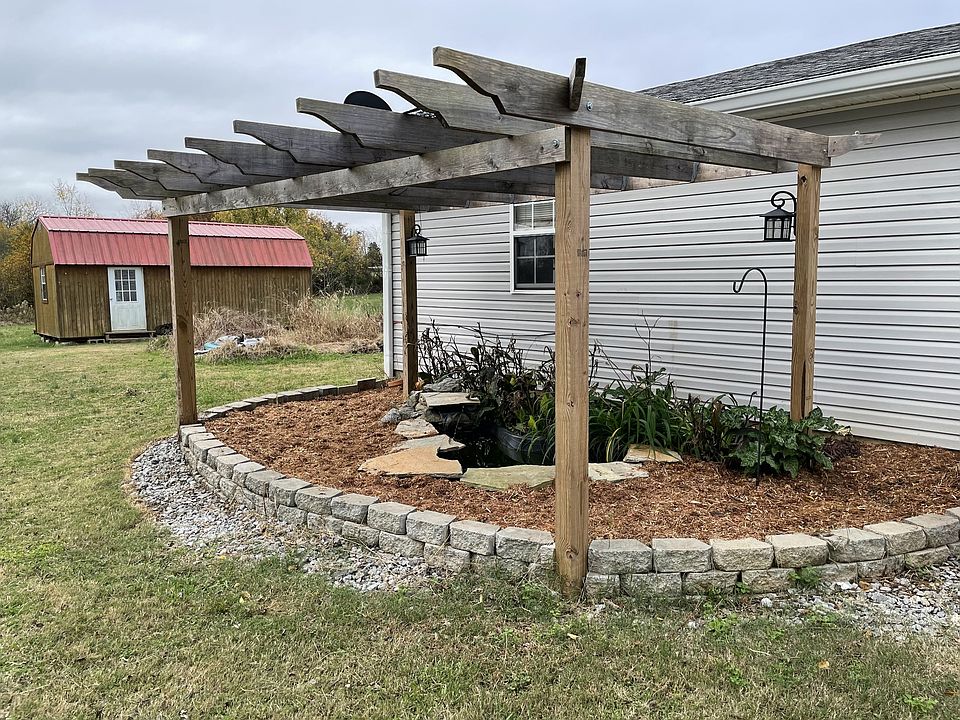 2nd image of 137 Stones River Ln
