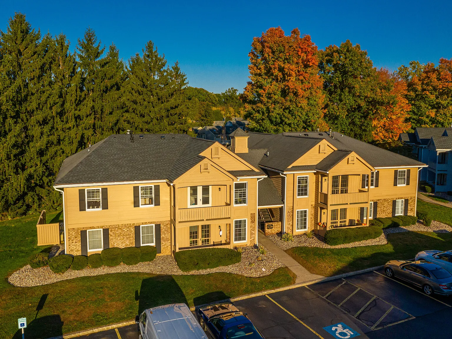 Wood Creek Apartments — Photo 3