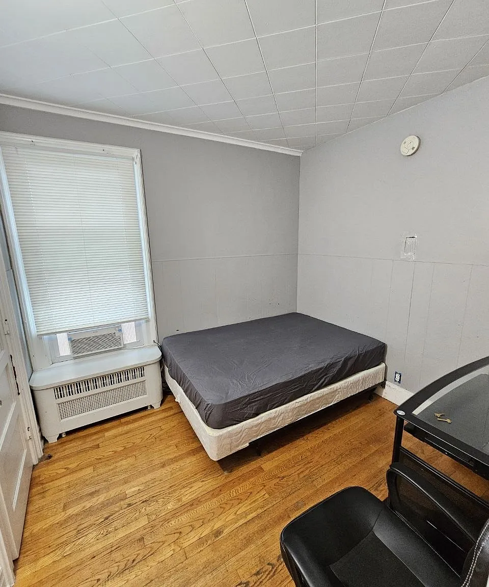 7 bed, 2944 sqft, $600 — Photo 3