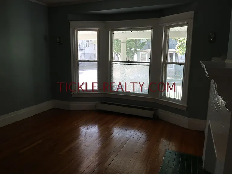 368 Alexander St — Photo 1