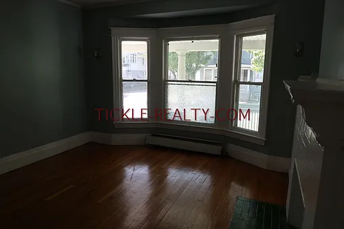 368 Alexander St Photo 1