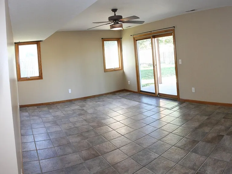 433 Crest Pl — Photo 15