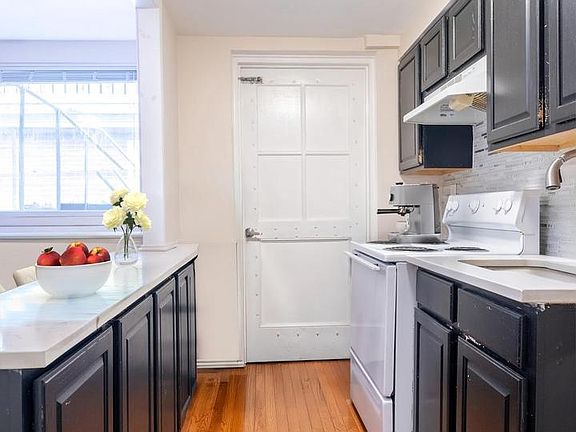 4th image of 1736 Pine St #3