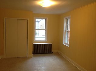 921 Buttonwood St, Reading, PA 19604