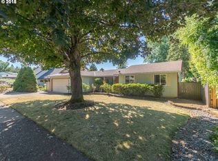 923 SE 40th St, Troutdale, OR 97060