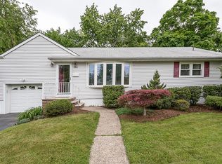 39-09 Knott Ter, Fair Lawn, NJ 07410