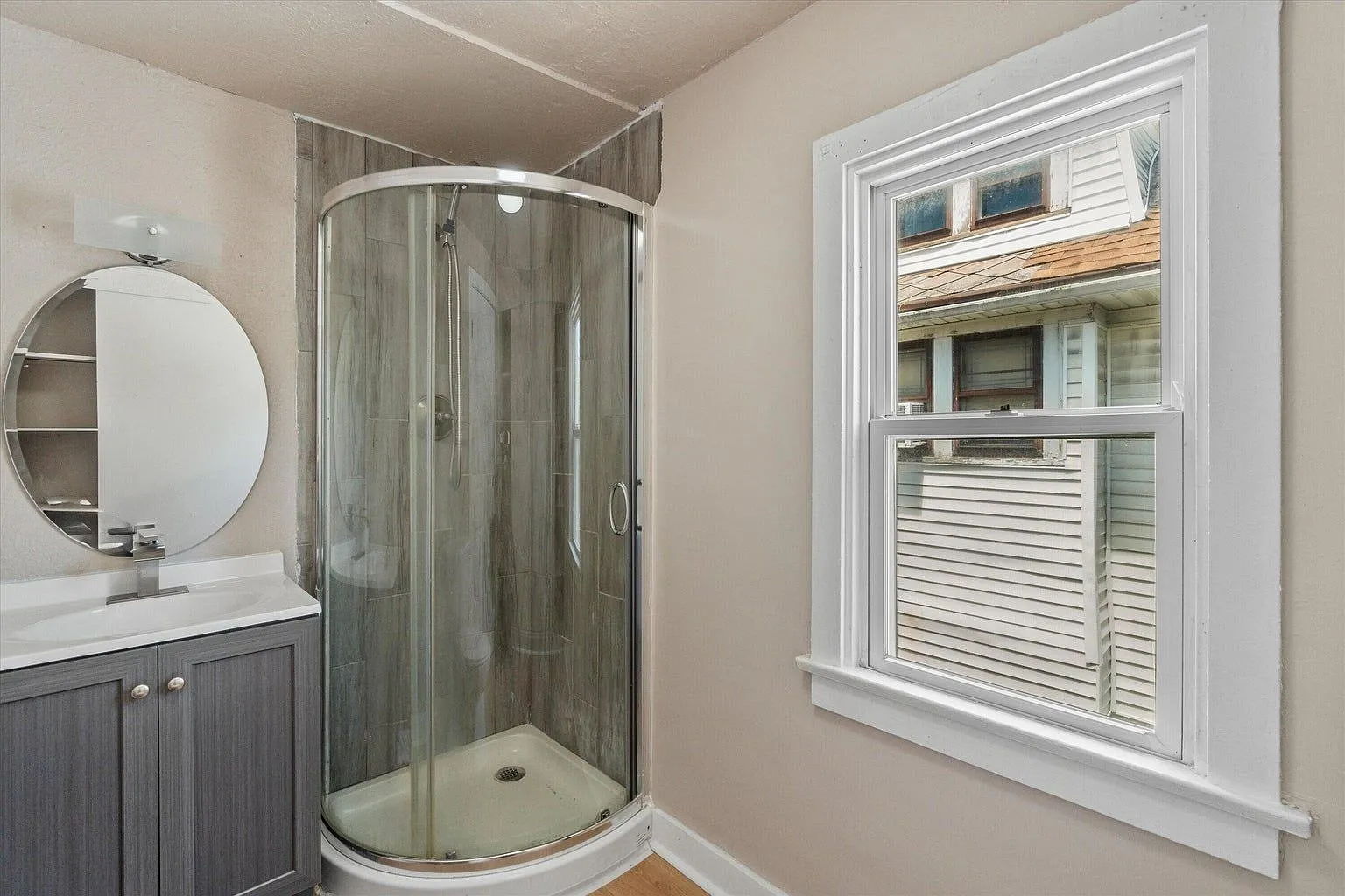 4 bed, 2.0 bath, $2,300 — Photo 3