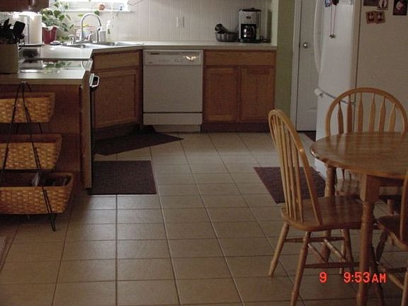 Eat in kitchen with tile 