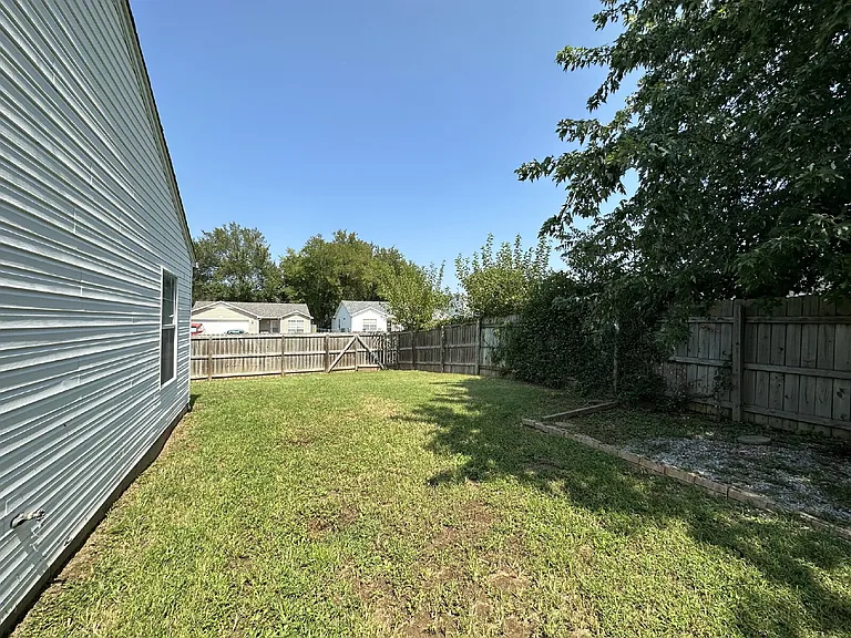 1306 Crescent St — Photo 27