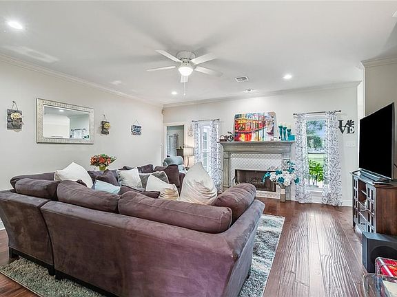 4th image of 3721 Lake Kristin Dr